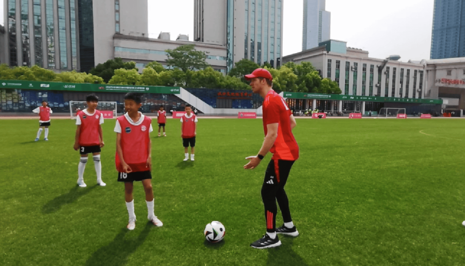 爱游戏官网-包含青训场馆智能化升级，打造“绿色智慧”青训环境的词条