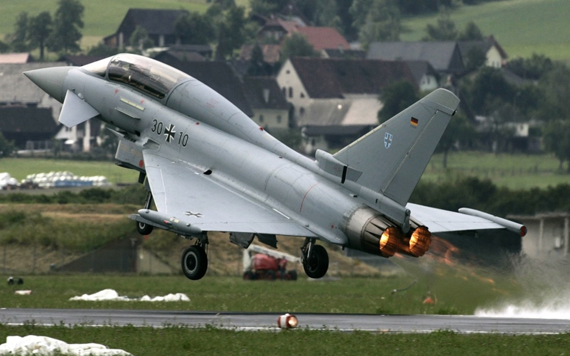 爱游戏体育（AYX）官方APP下载-“泥泞之中：越野追逐的血性奋战”，泥泞越野车