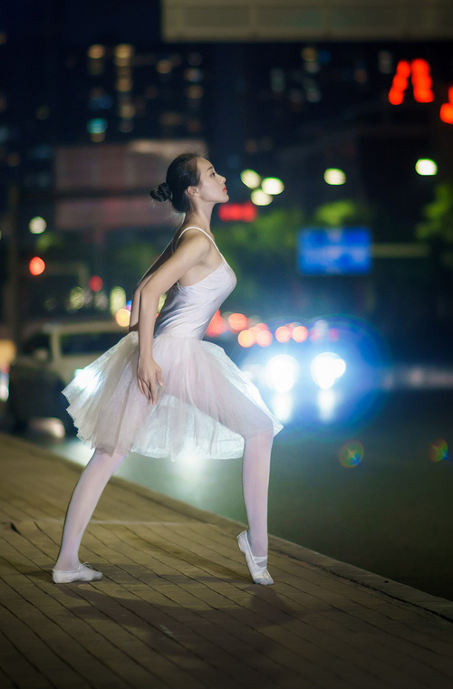 日本马术协会与科技公司合作，开发虚拟现实训练平台，提升骑手技能。