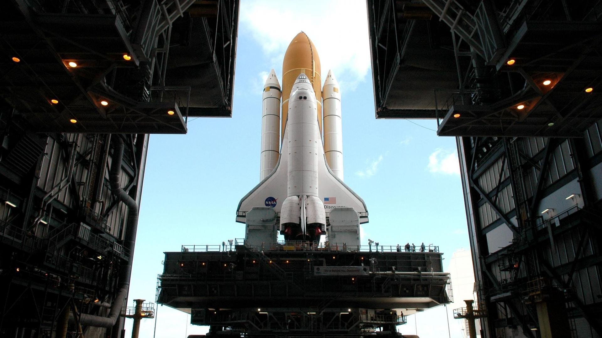 爱游戏体育app-瑞士球员滑跪庆祝时滑出场外，裁判爆笑，瑞士滑雪队