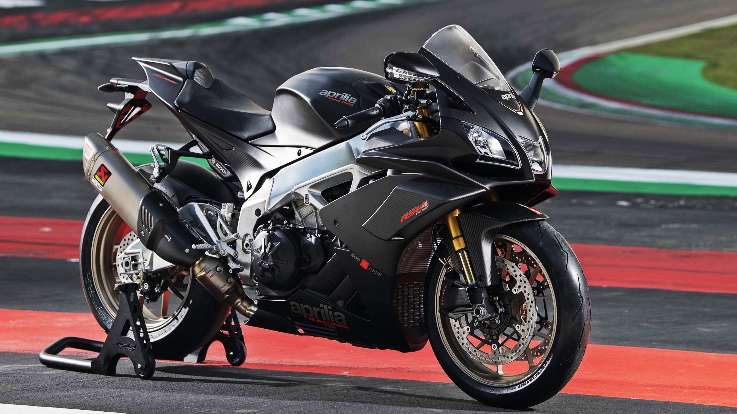 英超“飓风”反击，精彩瞬间让球迷狂热，飓风超级英雄最新版本