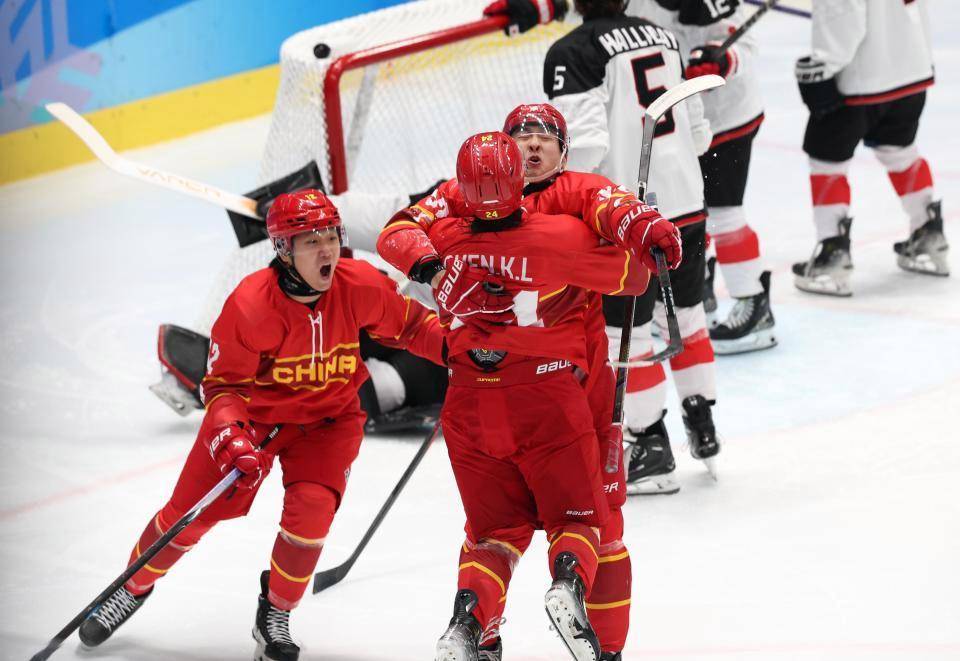 爱游戏体育:冰球赛中的经典对决,回顾历史上的名局的简单介绍 爱游戏体育:冰球赛中的经典对决,回顾历史上的名局的简单介绍