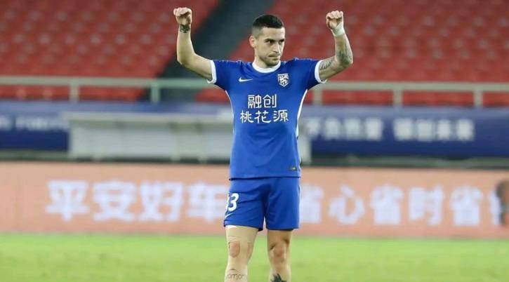 包含爱游戏体育:中超升班马武汉三镇队“黑马”变“笑话”，球迷：昙花一现！的词条