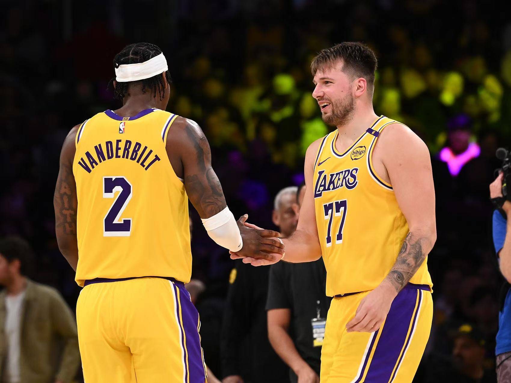 包含爱游戏体育：湖人队新赛季：范德比尔特表示将提升进攻技巧的词条