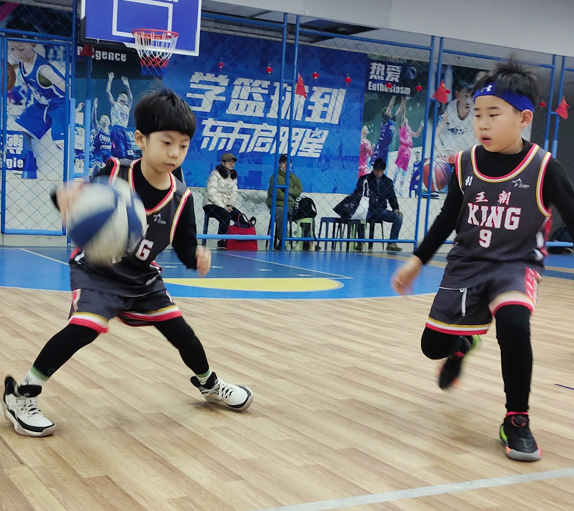 爱游戏体育：篮球公益活动走进山区，传递爱与希望的简单介绍