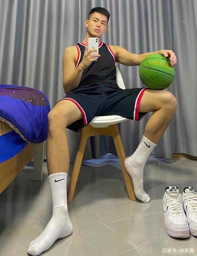 爱游戏体育:郭田雨：年轻球员的职业发展路径与成功要素的简单介绍