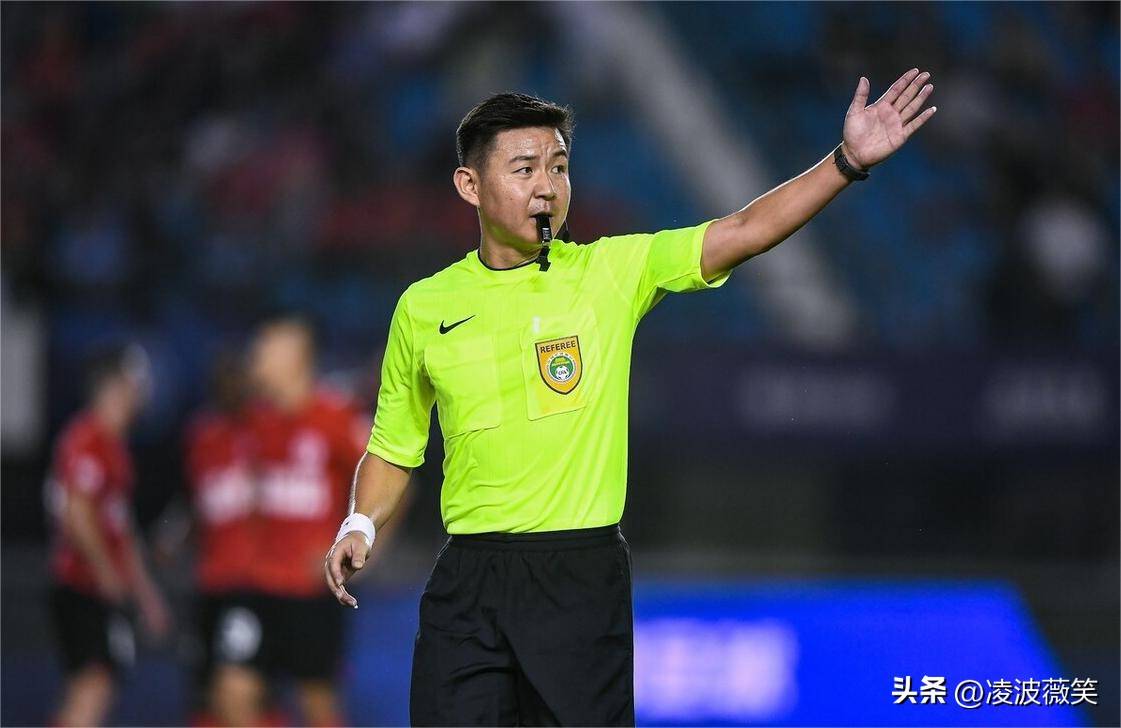 关于爱游戏体育:中超联赛裁判：接受视频助理裁判（VAR）培训，提升执法水平的信息