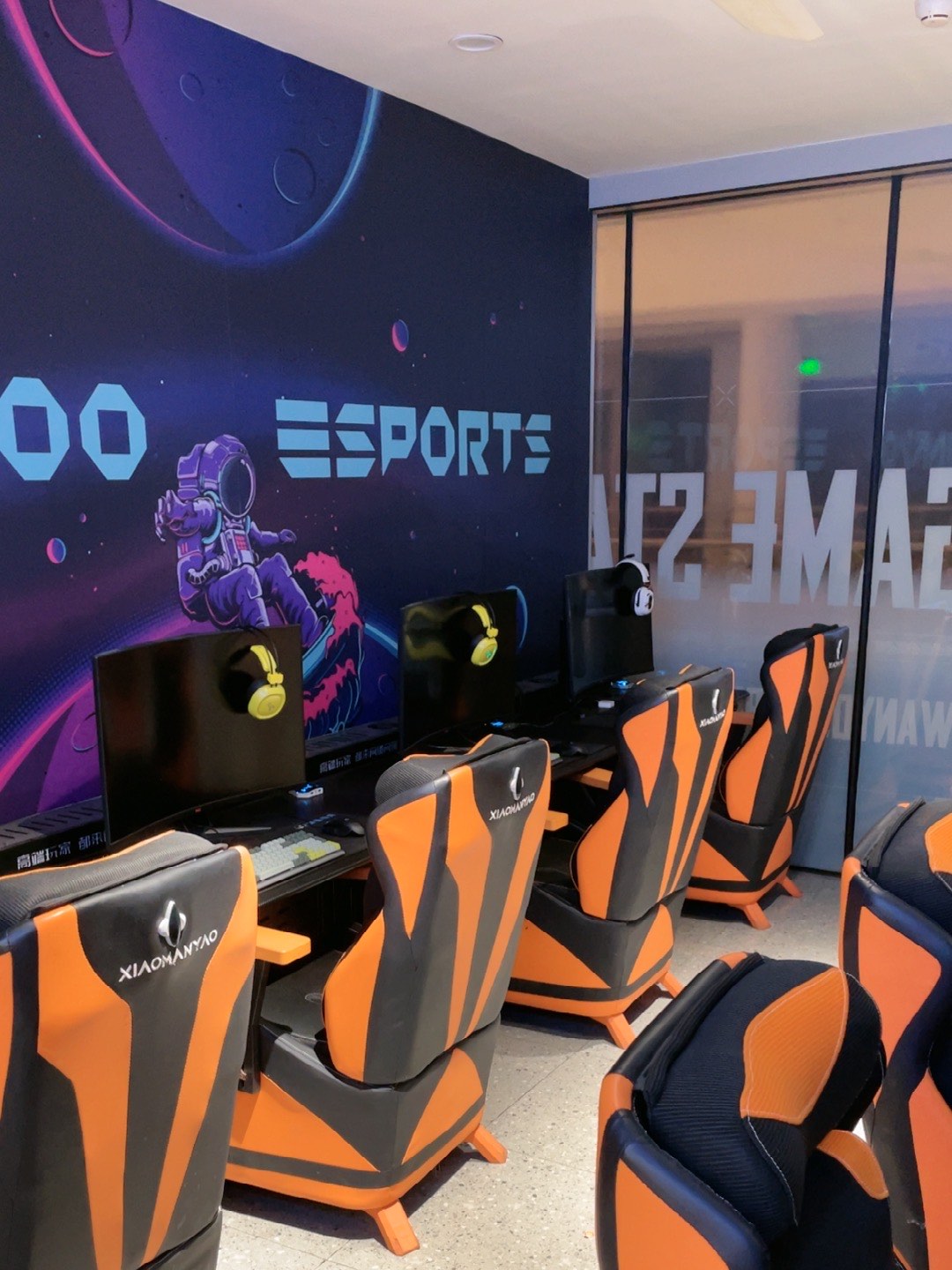 "爱游戏体育:电竞赛事的场地设计与观赏体验"的简单介绍