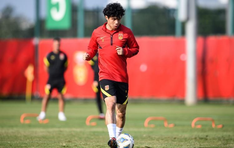 爱游戏体育:老将蒿俊闵转型教练“误人子弟”?球迷:别毁了中国足球的未来!的简单介绍 爱游戏体育:老将蒿俊闵转型教练“误人子弟”?球迷:别毁了中国足球的未来!的简单介绍