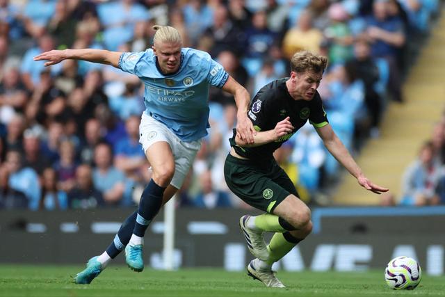 爱游戏 电竞-爱游戏体育:英超的战术对抗：教练们的博弈舞台