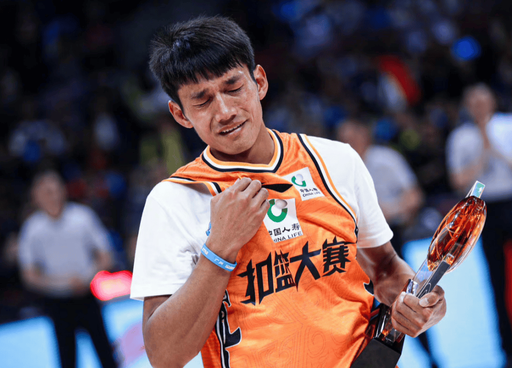 包含爱游戏体育:CBA球员转会市场风云变幻,引援补强备战新赛季的词条 包含爱游戏体育:CBA球员转会市场风云变幻,引援补强备战新赛季的词条